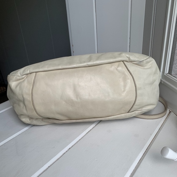 Prada (100% authentic) white handbag - Picture 5 of 7